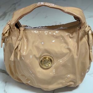 Gucci Glossy Beige Shoulder Bag